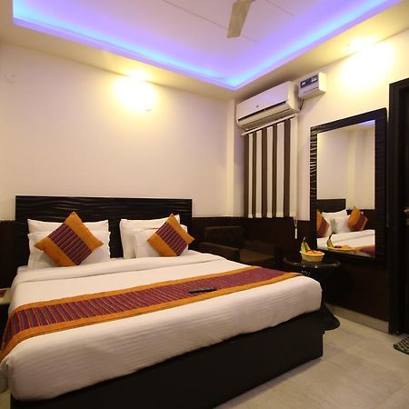 דלהי Hotel Hill Palace -Near Karol Bagh Metro Station מראה חיצוני תמונה