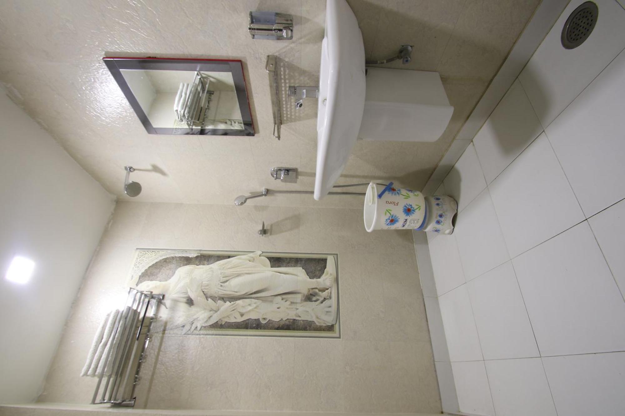 דלהי Hotel Hill Palace -Near Karol Bagh Metro Station מראה חיצוני תמונה