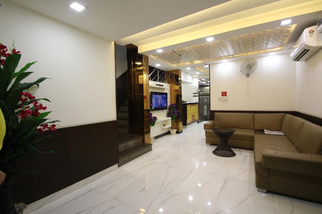 דלהי Hotel Hill Palace -Near Karol Bagh Metro Station מראה חיצוני תמונה
