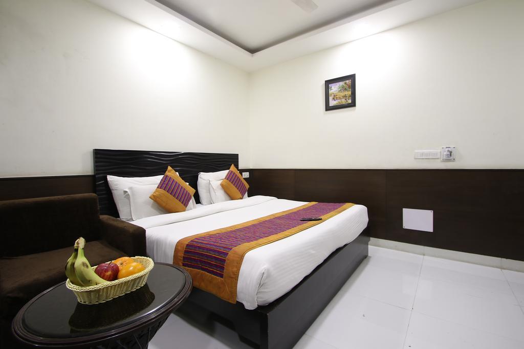דלהי Hotel Hill Palace -Near Karol Bagh Metro Station מראה חיצוני תמונה