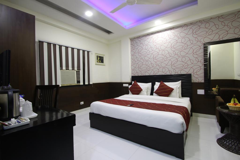 דלהי Hotel Hill Palace -Near Karol Bagh Metro Station מראה חיצוני תמונה