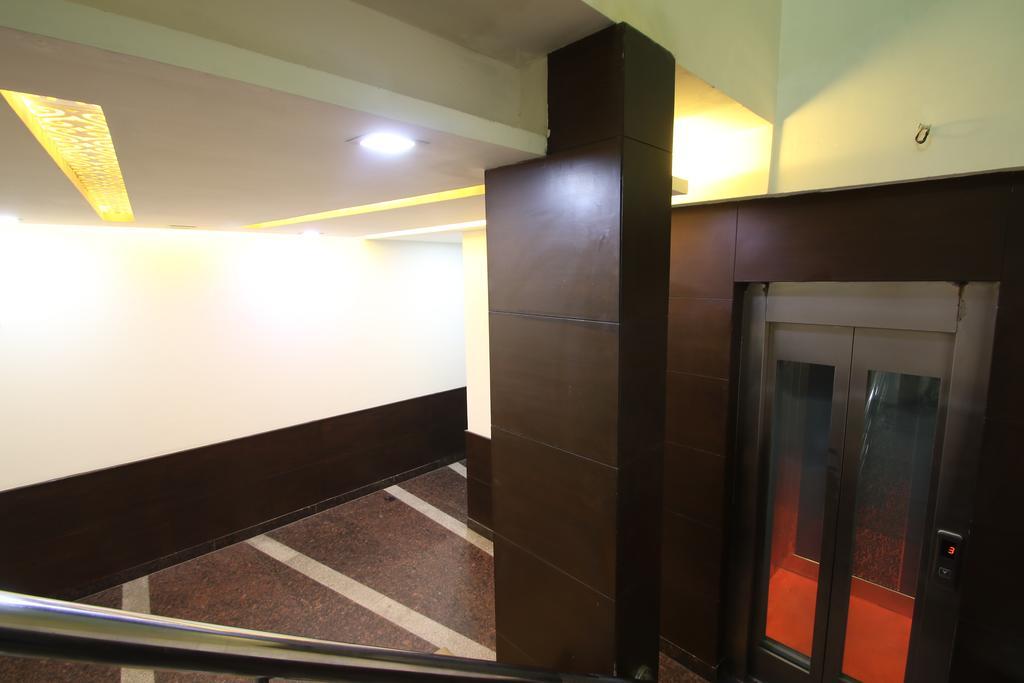 דלהי Hotel Hill Palace -Near Karol Bagh Metro Station מראה חיצוני תמונה