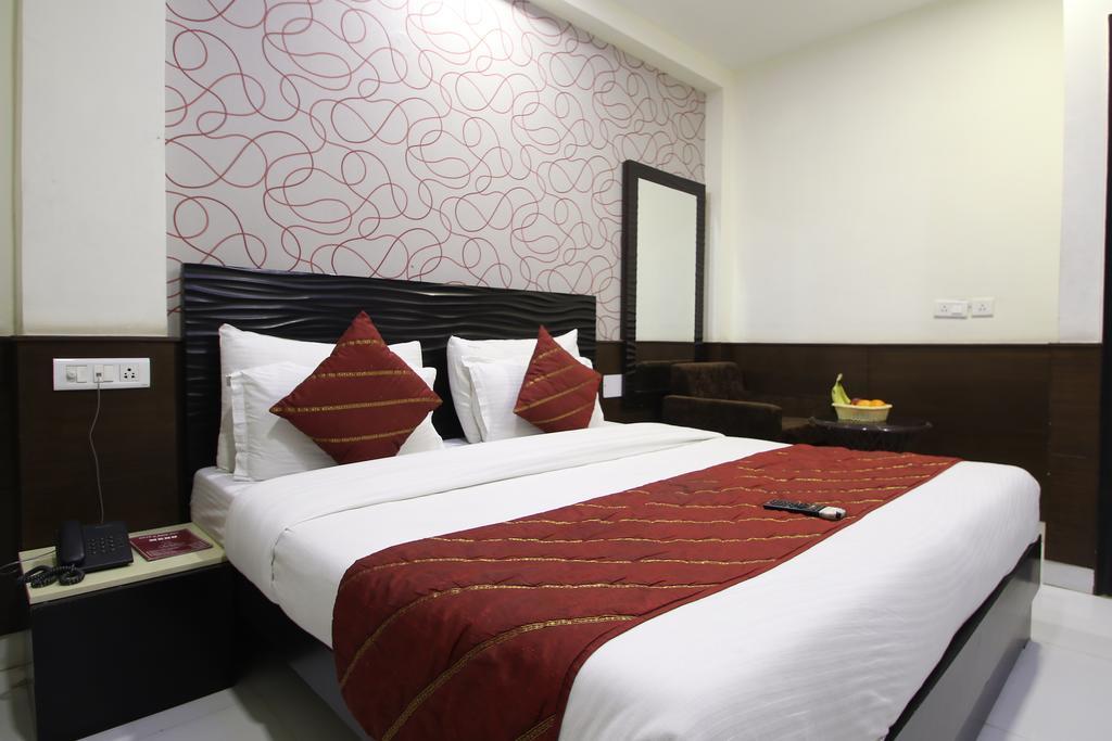 דלהי Hotel Hill Palace -Near Karol Bagh Metro Station מראה חיצוני תמונה