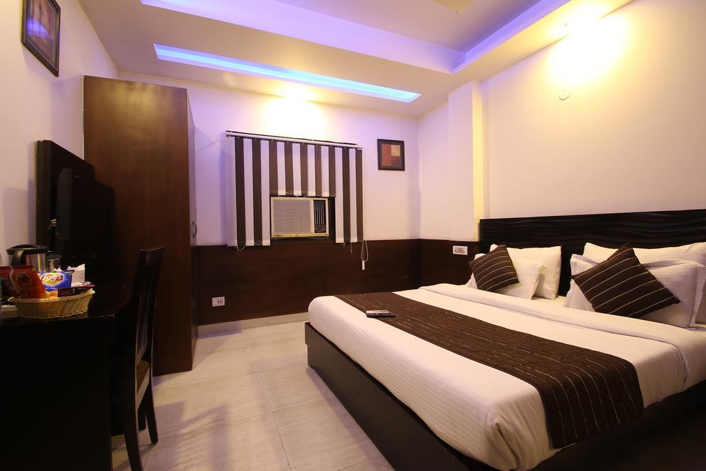 דלהי Hotel Hill Palace -Near Karol Bagh Metro Station מראה חיצוני תמונה