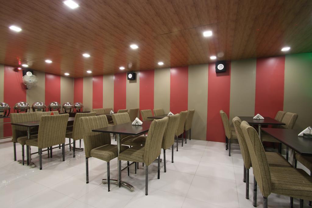 דלהי Hotel Hill Palace -Near Karol Bagh Metro Station מראה חיצוני תמונה