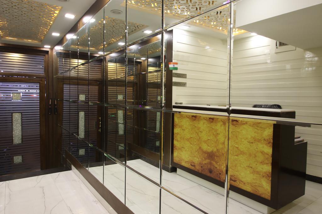 דלהי Hotel Hill Palace -Near Karol Bagh Metro Station מראה חיצוני תמונה