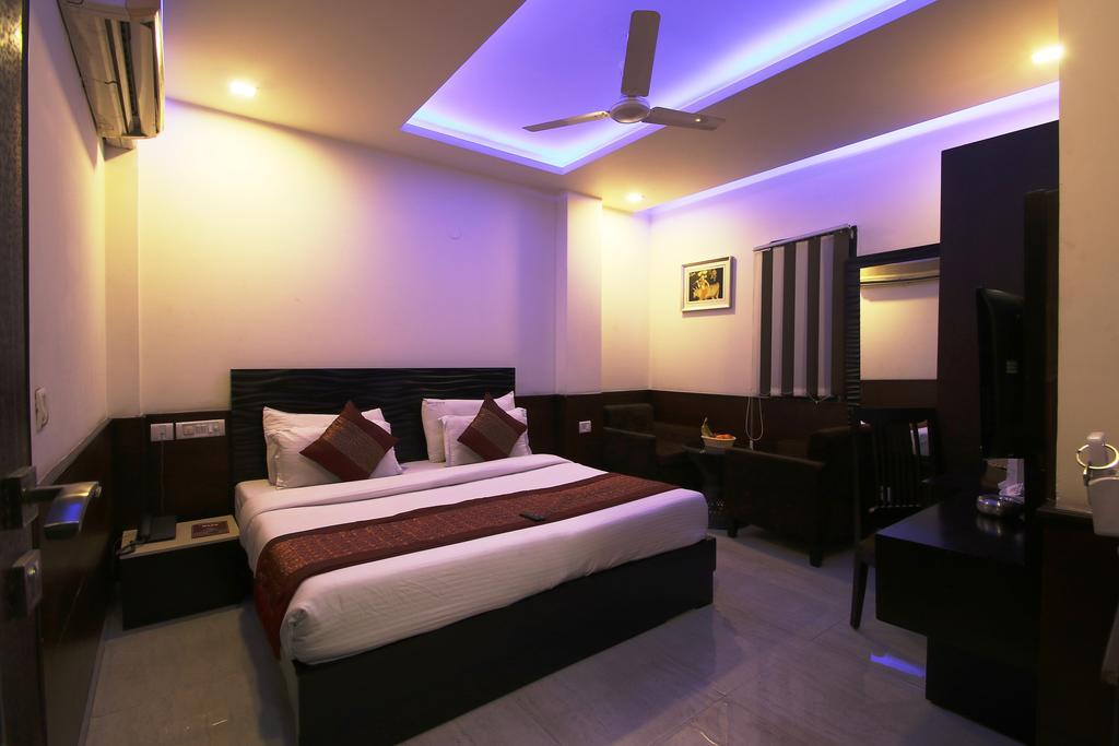 דלהי Hotel Hill Palace -Near Karol Bagh Metro Station מראה חיצוני תמונה