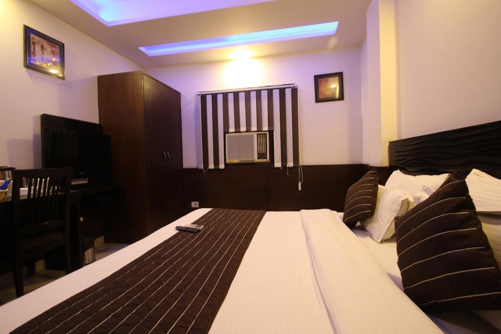 דלהי Hotel Hill Palace -Near Karol Bagh Metro Station מראה חיצוני תמונה
