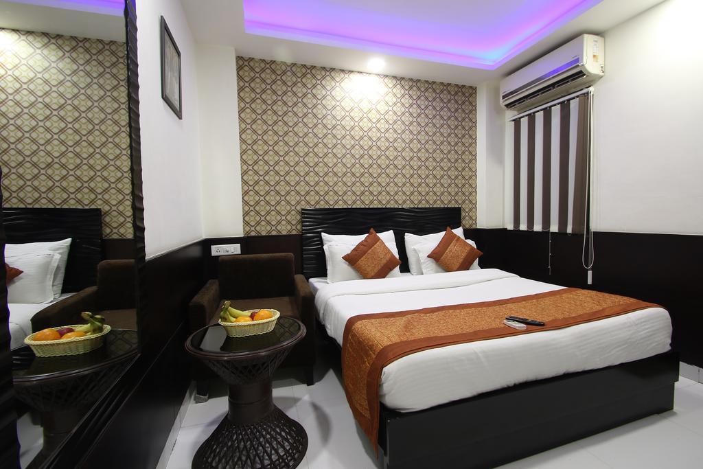 דלהי Hotel Hill Palace -Near Karol Bagh Metro Station מראה חיצוני תמונה