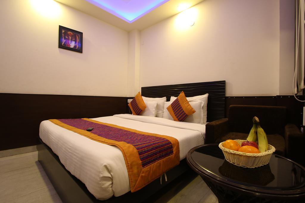 דלהי Hotel Hill Palace -Near Karol Bagh Metro Station מראה חיצוני תמונה