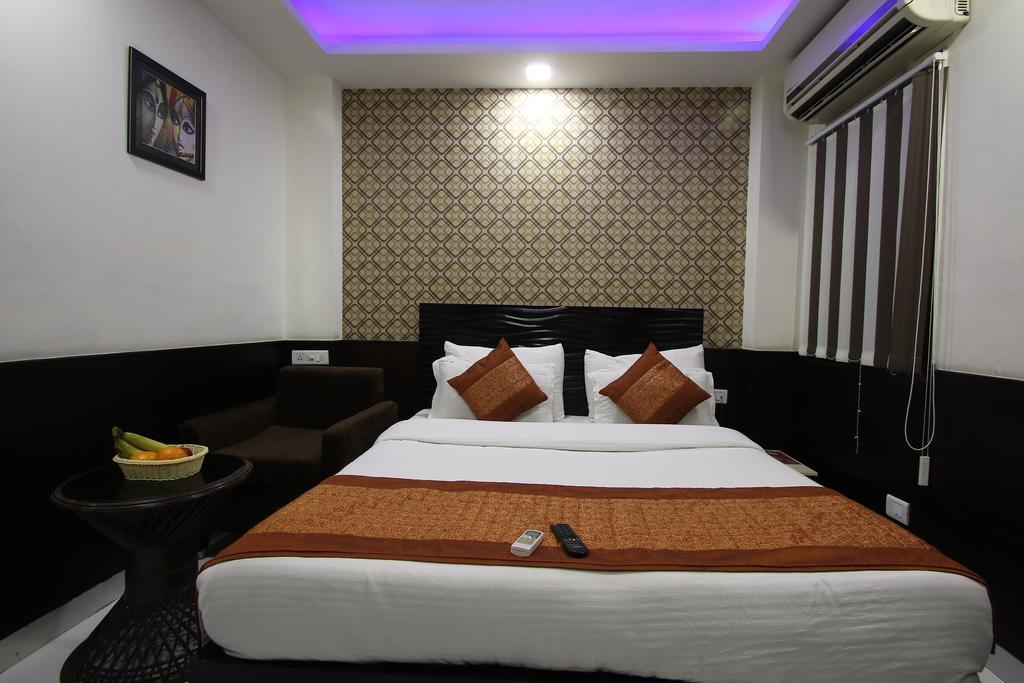 דלהי Hotel Hill Palace -Near Karol Bagh Metro Station מראה חיצוני תמונה