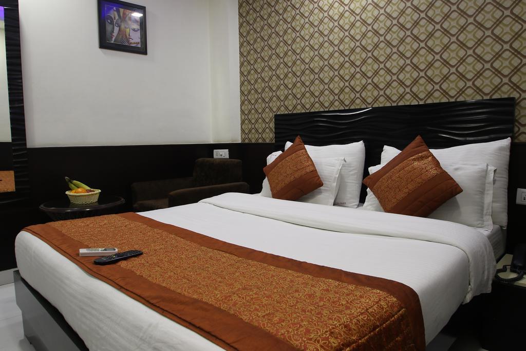 דלהי Hotel Hill Palace -Near Karol Bagh Metro Station מראה חיצוני תמונה