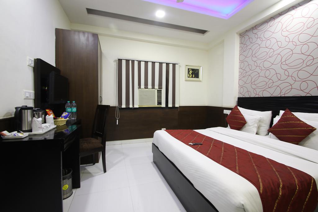 דלהי Hotel Hill Palace -Near Karol Bagh Metro Station מראה חיצוני תמונה