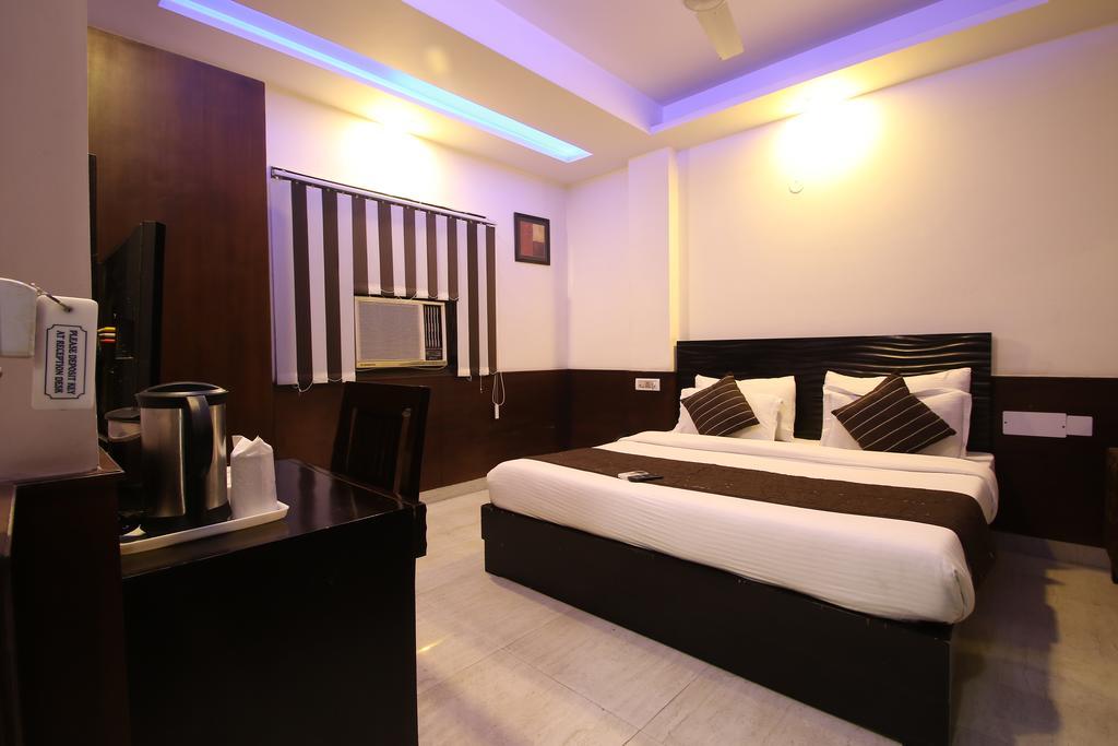 דלהי Hotel Hill Palace -Near Karol Bagh Metro Station מראה חיצוני תמונה