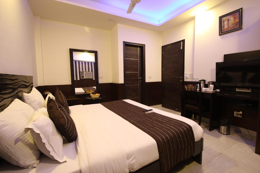 דלהי Hotel Hill Palace -Near Karol Bagh Metro Station מראה חיצוני תמונה