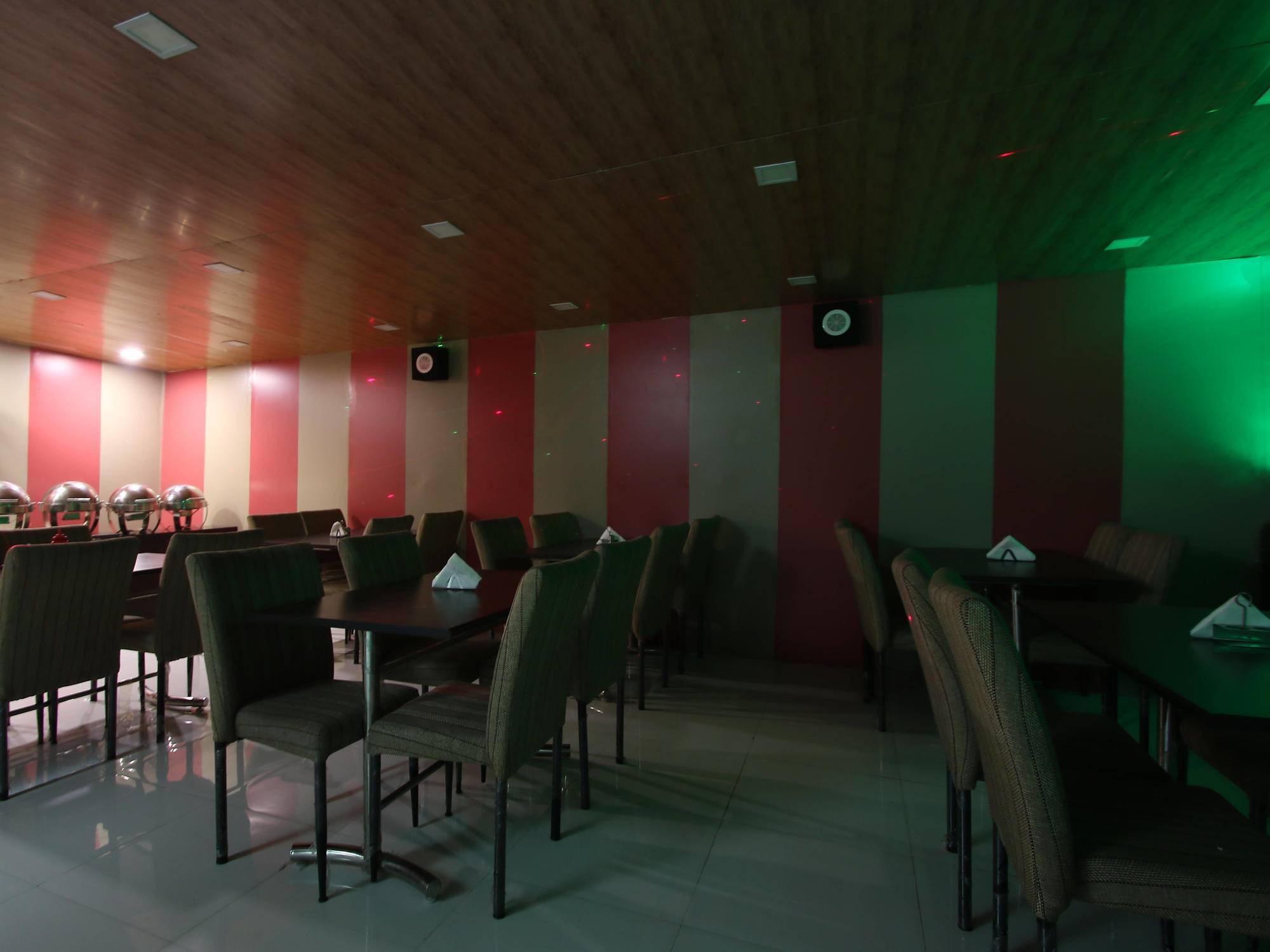 דלהי Hotel Hill Palace -Near Karol Bagh Metro Station מראה חיצוני תמונה