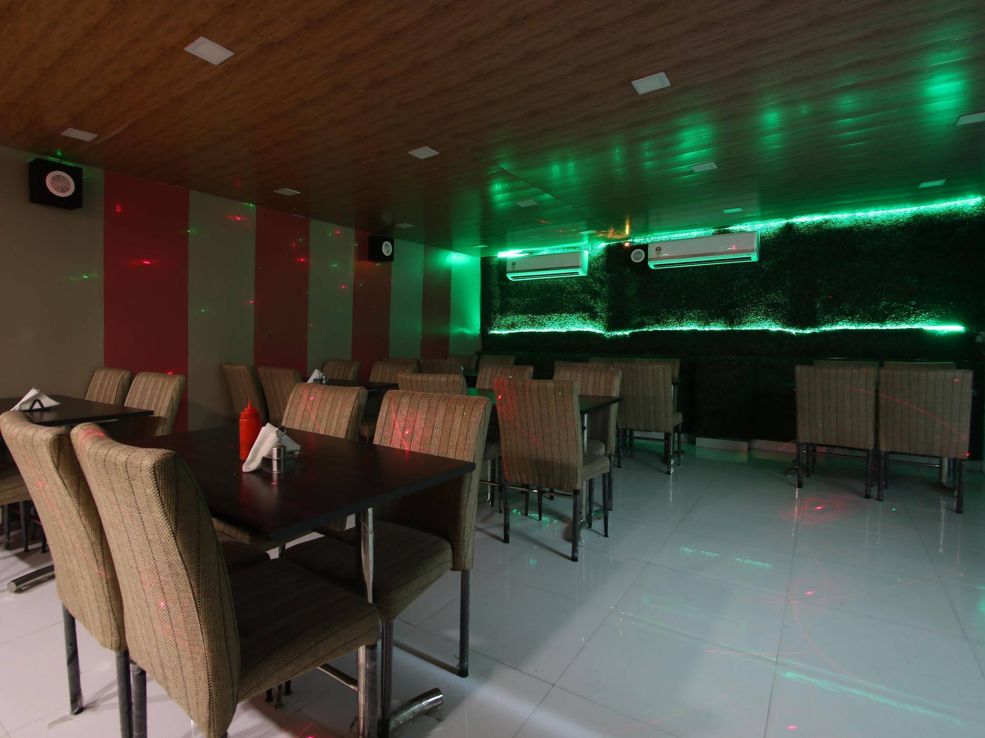 דלהי Hotel Hill Palace -Near Karol Bagh Metro Station מראה חיצוני תמונה