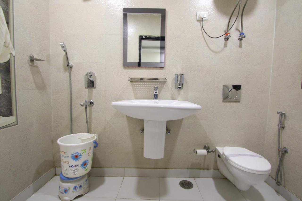 דלהי Hotel Hill Palace -Near Karol Bagh Metro Station מראה חיצוני תמונה