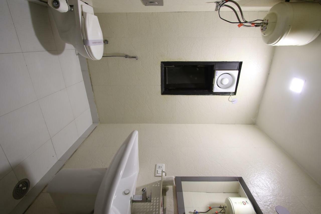 דלהי Hotel Hill Palace -Near Karol Bagh Metro Station מראה חיצוני תמונה