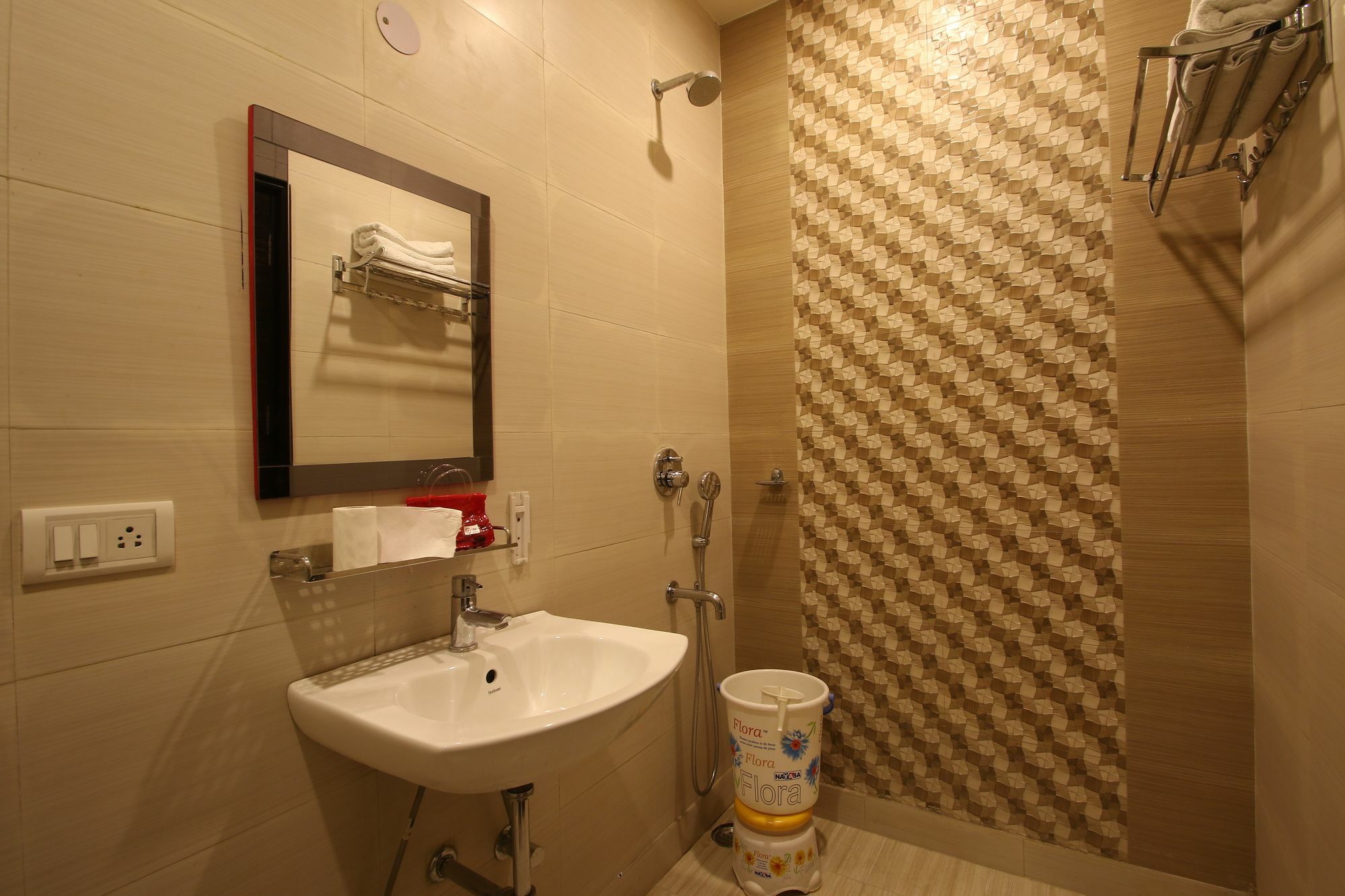 דלהי Hotel Hill Palace -Near Karol Bagh Metro Station מראה חיצוני תמונה
