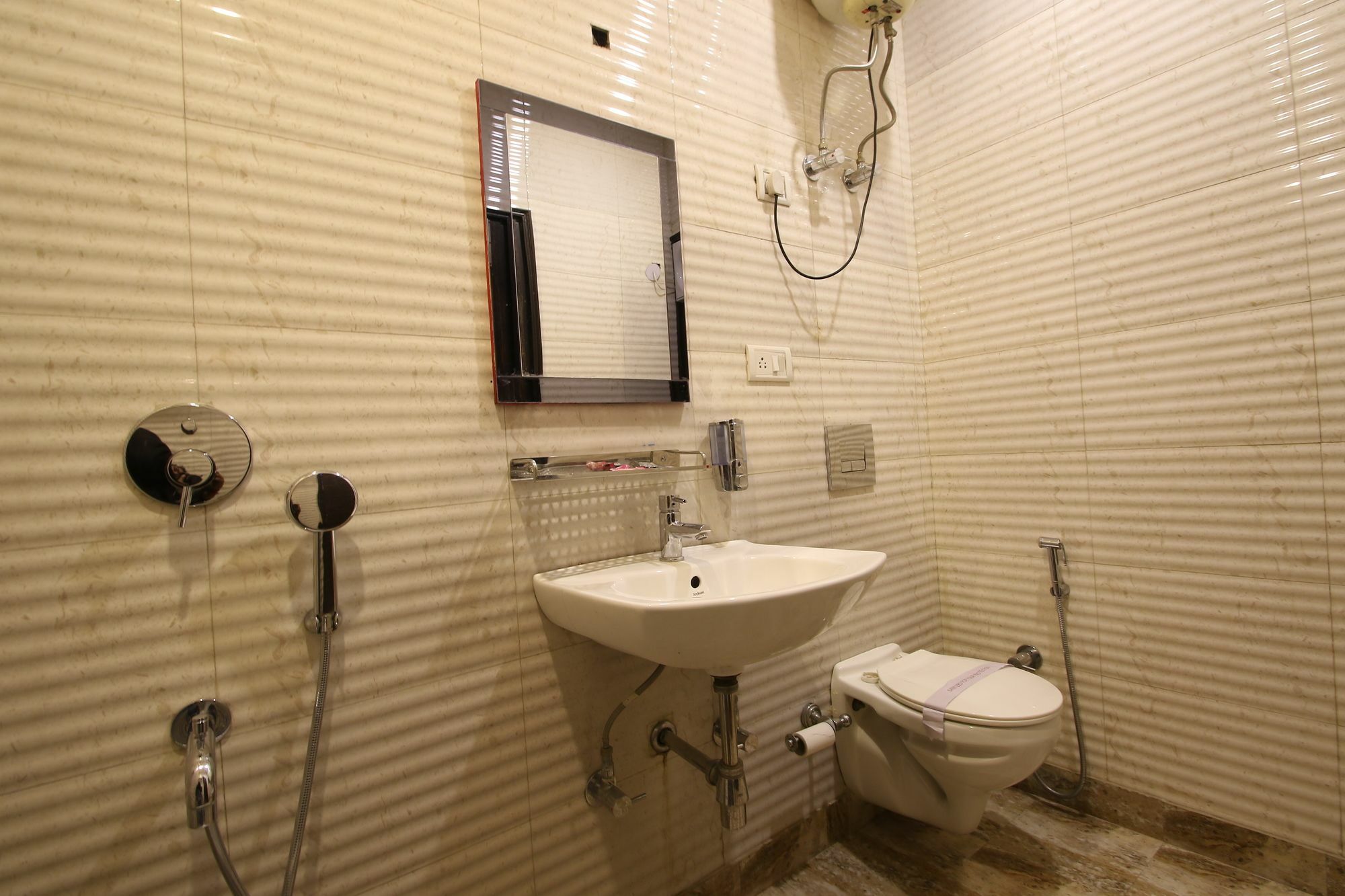 דלהי Hotel Hill Palace -Near Karol Bagh Metro Station מראה חיצוני תמונה